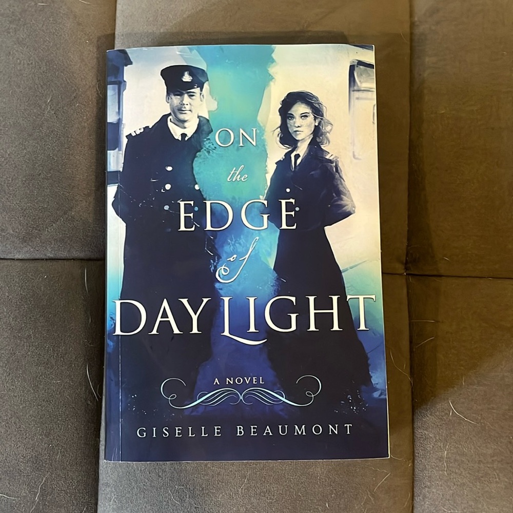 On the Edge of Daylight: A Novel of the Titanic
Novel by Giselle Beaumont